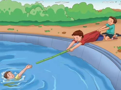 三儿童水塘溺水!民警飞奔纵水救人!