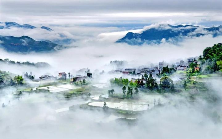 盛夏的丽水 云雾飘渺景如画