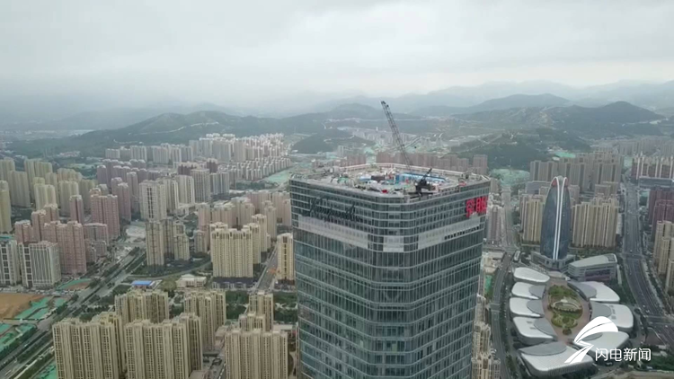 “济南第一高”施工进入收尾阶段 50层以下办公区域基本完工