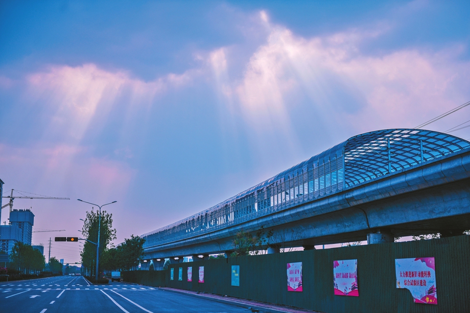 轨交2号线唯一高架轨道主体建成 千米隔音屏障现身