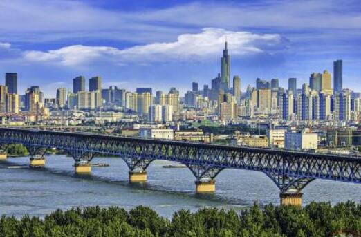 27个省会城市经济实力比拼：南京、杭州对广州发起挑战