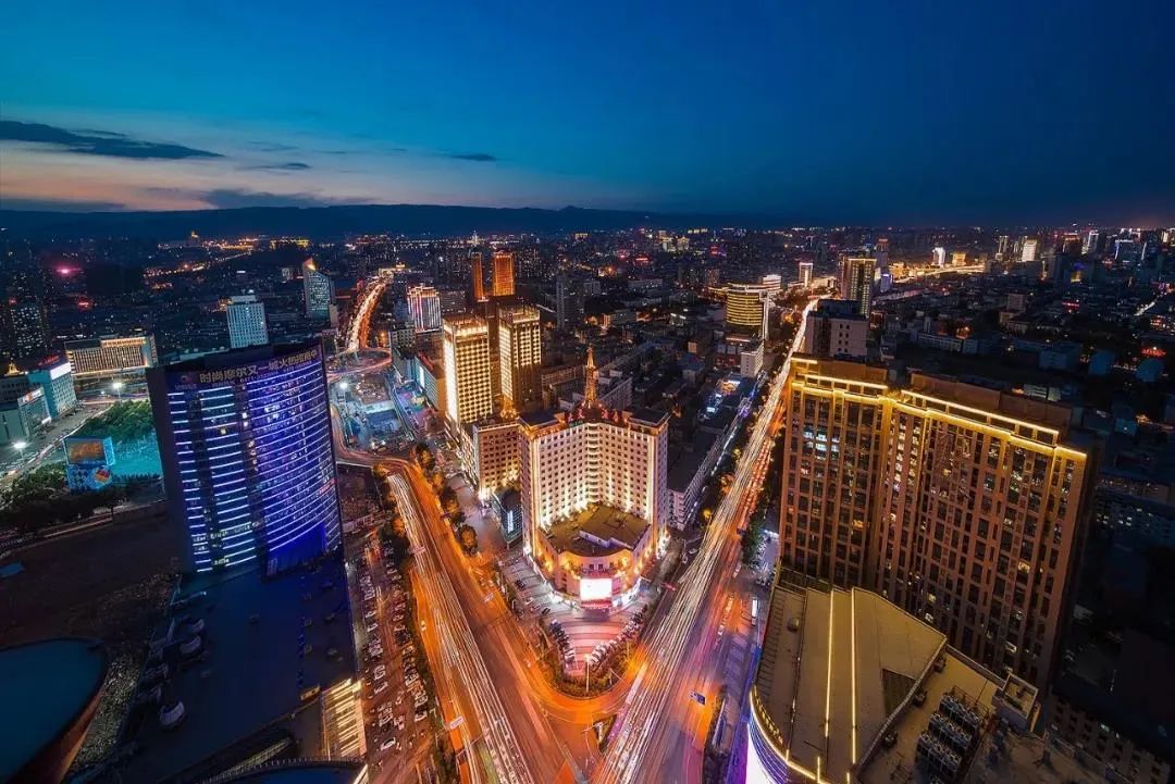 呼市：高质量发展招商引资项目签约仪式暨重大项目开工动员大会举行