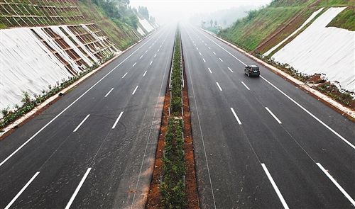 黑龙江哈尔滨：8条公交线路延时服务助力夜经济发展