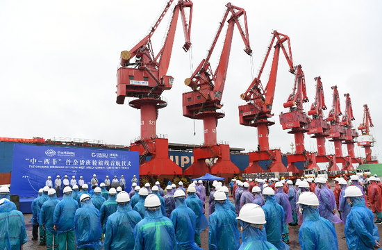 山东港口日照港“中-西非”件杂货班轮航线顺利开通