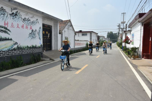 罗庄区册山街道：书记骑车检查文明创建