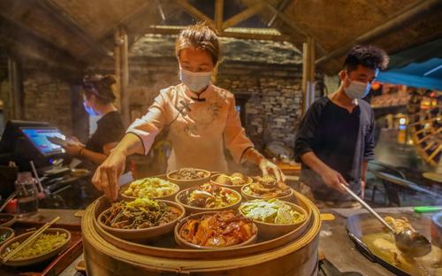火树银花 “夜经济”点亮竹泉村
