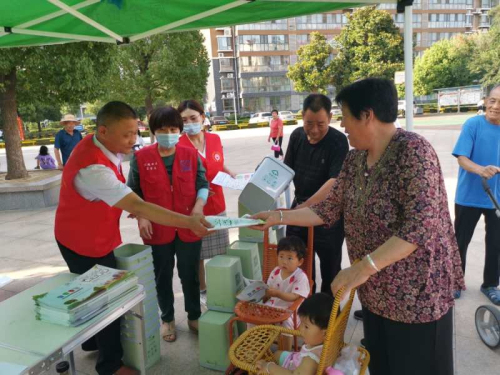 垃圾分类宣传进社区，助力文明城市创建