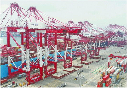 山东港口上半年吞吐量突破7亿吨