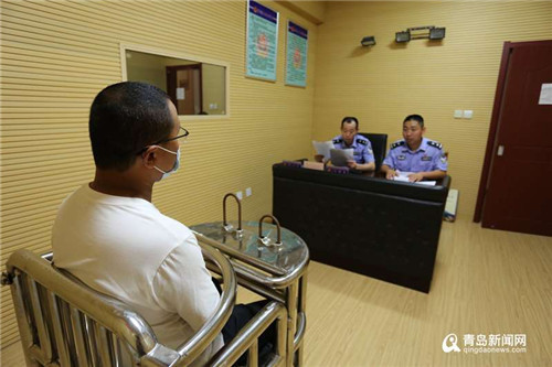 网购假警服、警械和证件 男子冒充警察诈骗40余万