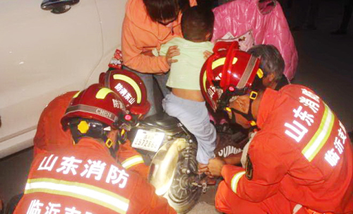 又有电动车卡住儿童脚 妈妈心疼直掉泪