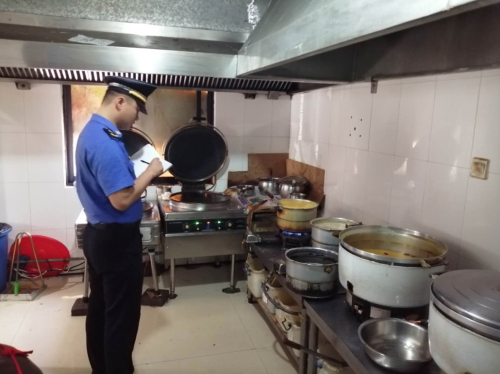 罗庄综合行政执法局推进餐饮油烟治理常态化