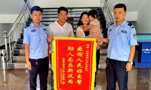 孩子突发抽搐交警送医 父母发出“迟来”的感谢