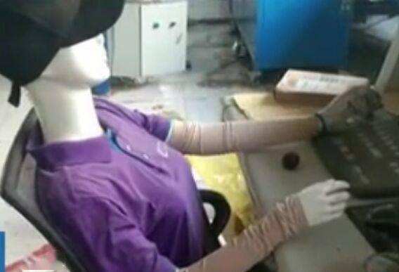 用假人充当安检员属实！中通快递致歉并将整改