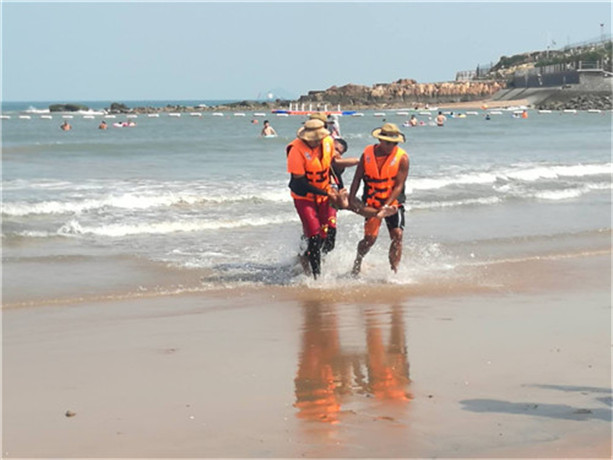 青岛市城市管理局：组织海水浴场溺水应急演练观摩提升海水浴场应急救生能力