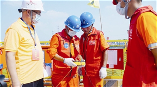 青岛地铁电工技能比武在6号线举行 