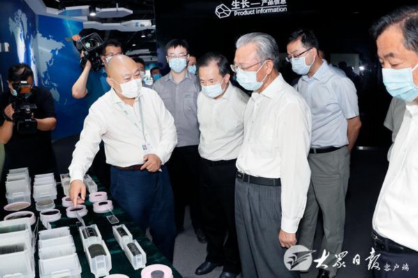 刘家义到企业调研并主持召开座谈会