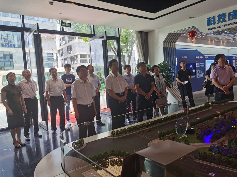 济南市执法检查第四组一行莅临房德科创唐冶院士谷考察指导