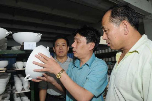 大师齐聚山东淄博 展世界陶瓷风韵