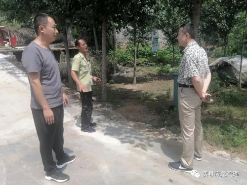 费县：实地巡查地质灾害隐患点 确保风险区群众汛期安全