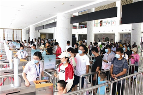 免门票首个周末 接待近5.8万游客