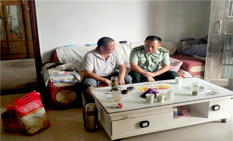 薛城区邹坞镇：“八一”走访送温暖