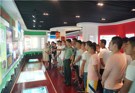 枣庄滕州市西岗镇人大代表一线宣传征兵忙