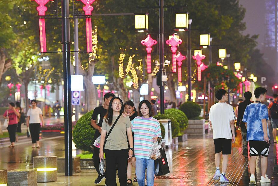 济南泉城路"限时步行""金街"成色更足