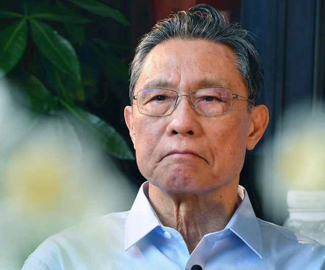 钟南山被授予“共和国勋章”