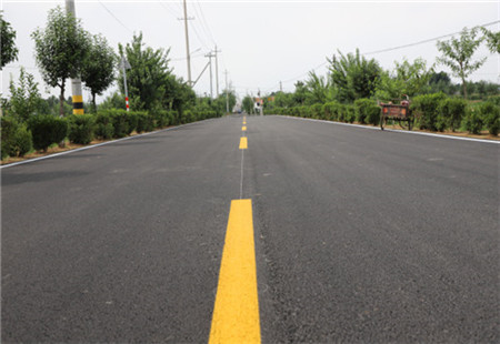 “四好农村路”铺就发展快车道