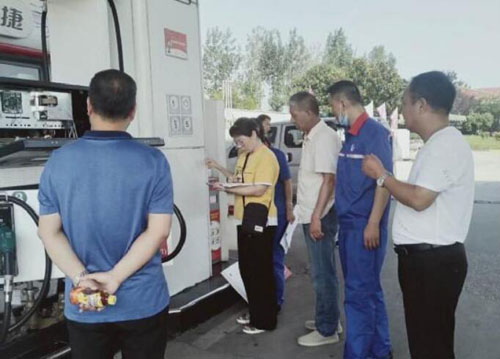 方城县市场监督管理局开展加油机专项监督检查