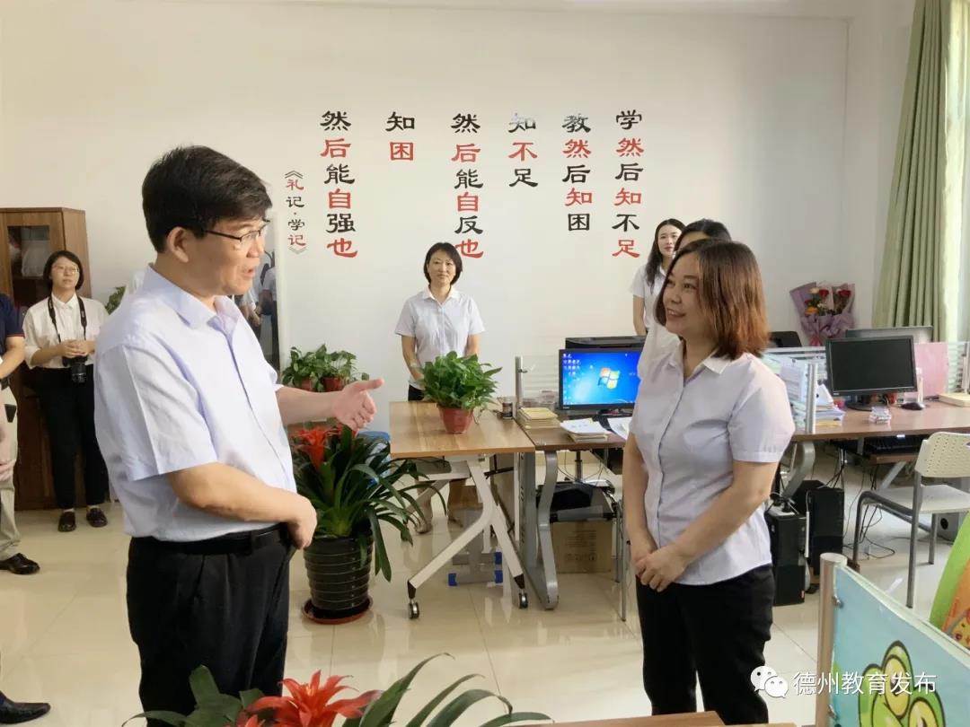 德州市委书记李猛到中小学走访慰问教师 向全市教师和教育工作者致以节日问候