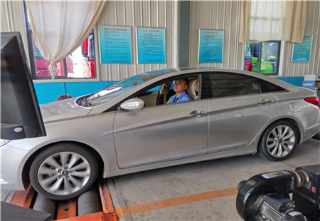 薛城：“一站式”审车服务暖意浓