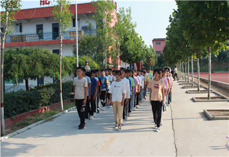 沙场秋点兵  青春铸辉煌