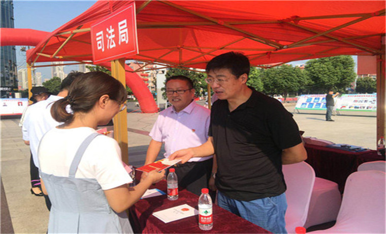 薛城区司法局组织开展“守护平安、向国庆献礼” 平安薛城建设宣传月法律宣传活动