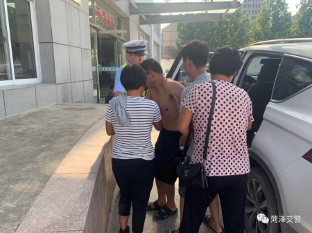 与时间赛跑，菏泽交警紧急救援受伤群众！
