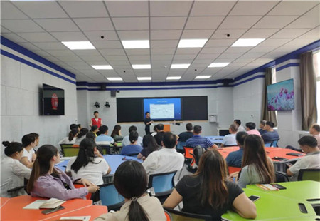 强本领——山亭区职业中专举行智慧教室使用培训会