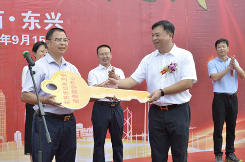 广西一建直属分公司承建东兴市公共卫生应急救治中心举行竣工交付仪式