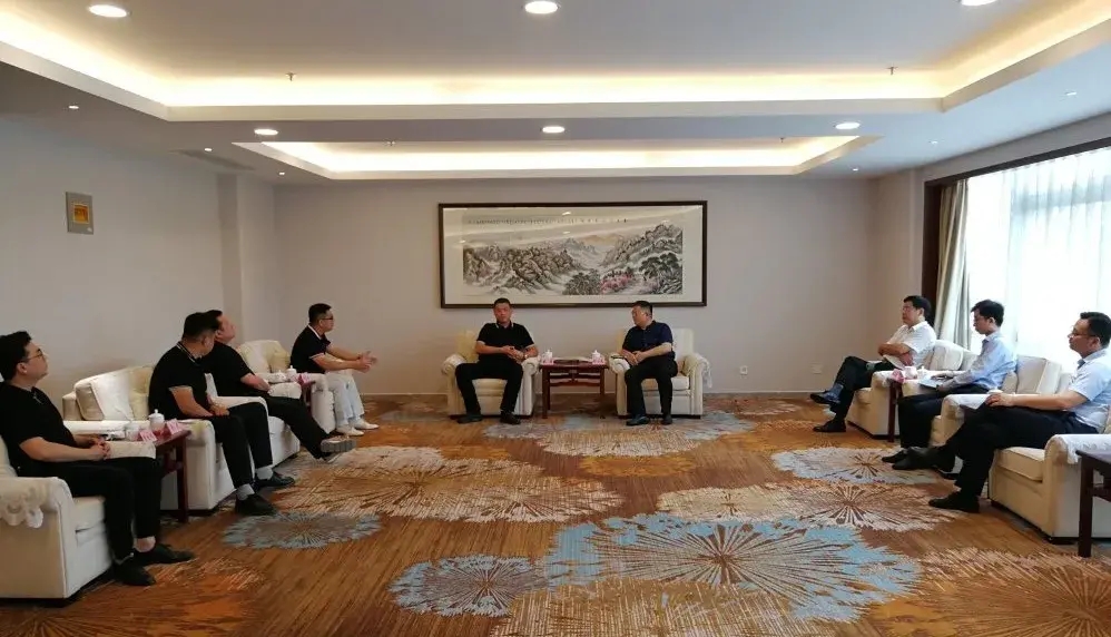 彭小毛会见北京客商