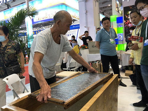 临沂传承350年的“山东老纸”闪亮首届中国国际文化旅游博览会