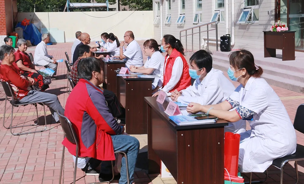 德州市第二人民医院开展“党建引领 健康进社区”主题义诊活动