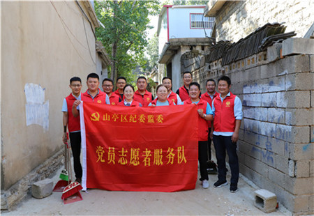 打扫卫生助贫换颜