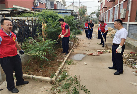 山亭区综合行政执法局： 深入村居开展“治脏整乱”志愿服务活动