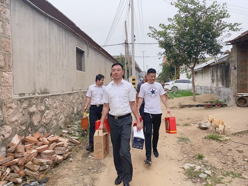 浙商银行临沂分行开展“金晖助老 情暖中秋”青春扶贫志愿者活动