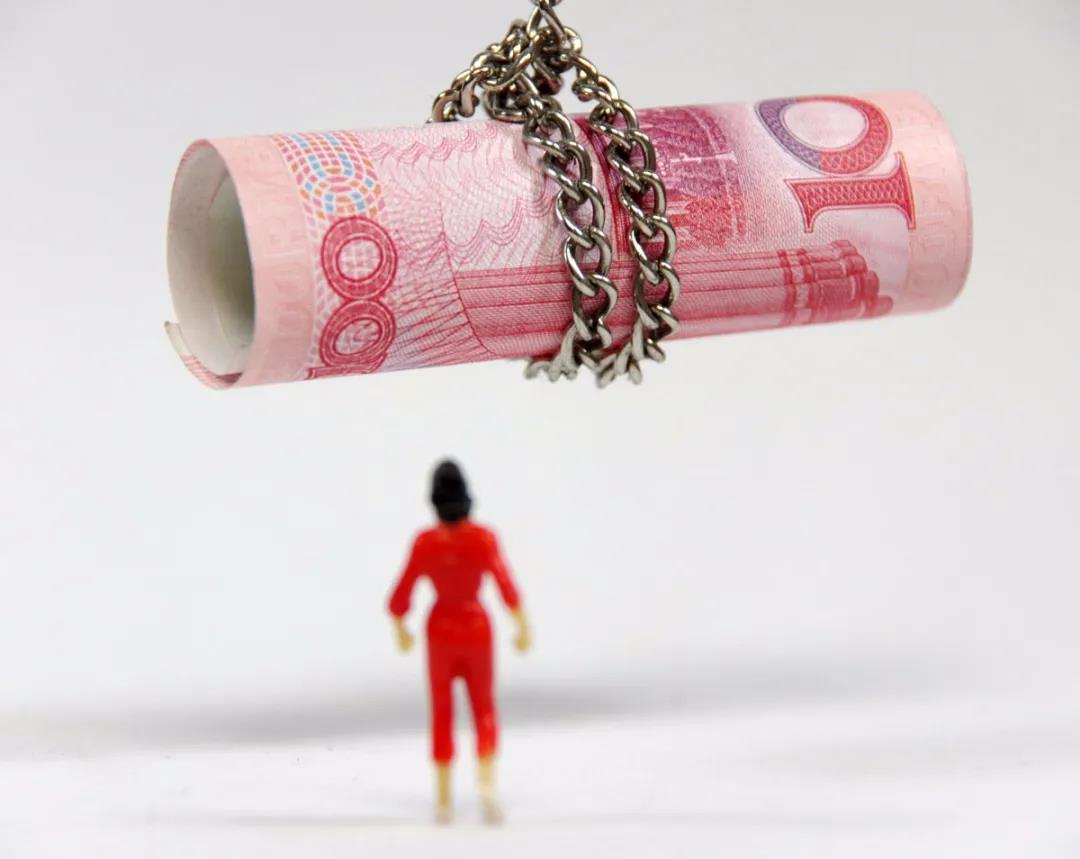 太猖狂！客户经理骗贷750万，加钞员从ATM里1年偷400万，这些银行到底出了啥问题？