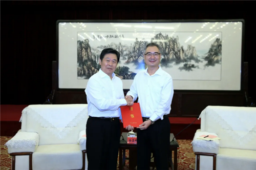 用法治打造最优营商环境，青岛市委市政府聘任高层次“法律顾问团”