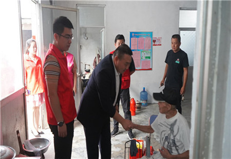 薛城区常庄街道联合爱心企业开展中秋送温暖活动