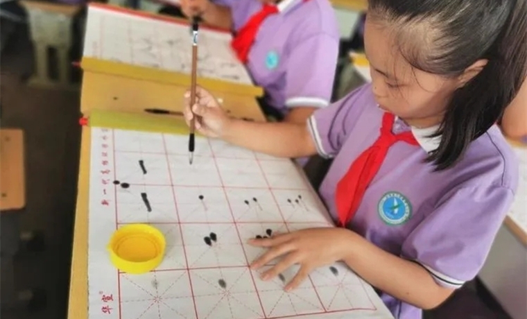 传承传统文化，展示书法风采——大店镇仕沟小学举行“迎中秋 庆国庆”书法比赛主题活动