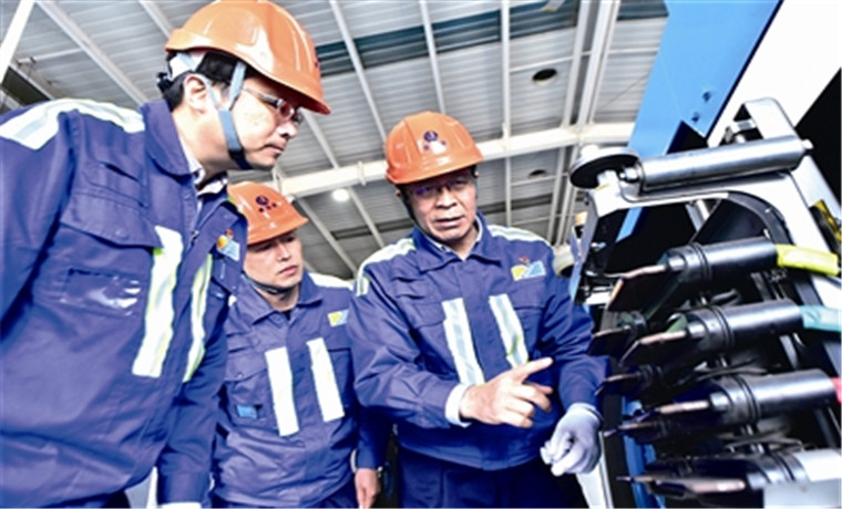 连钢创新团队：让“中国速度”领跑世界港口