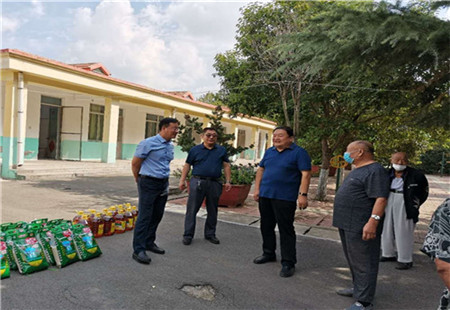 薛城区常庄街道开展“情系中秋节，爱驻敬老院”走访慰问活动