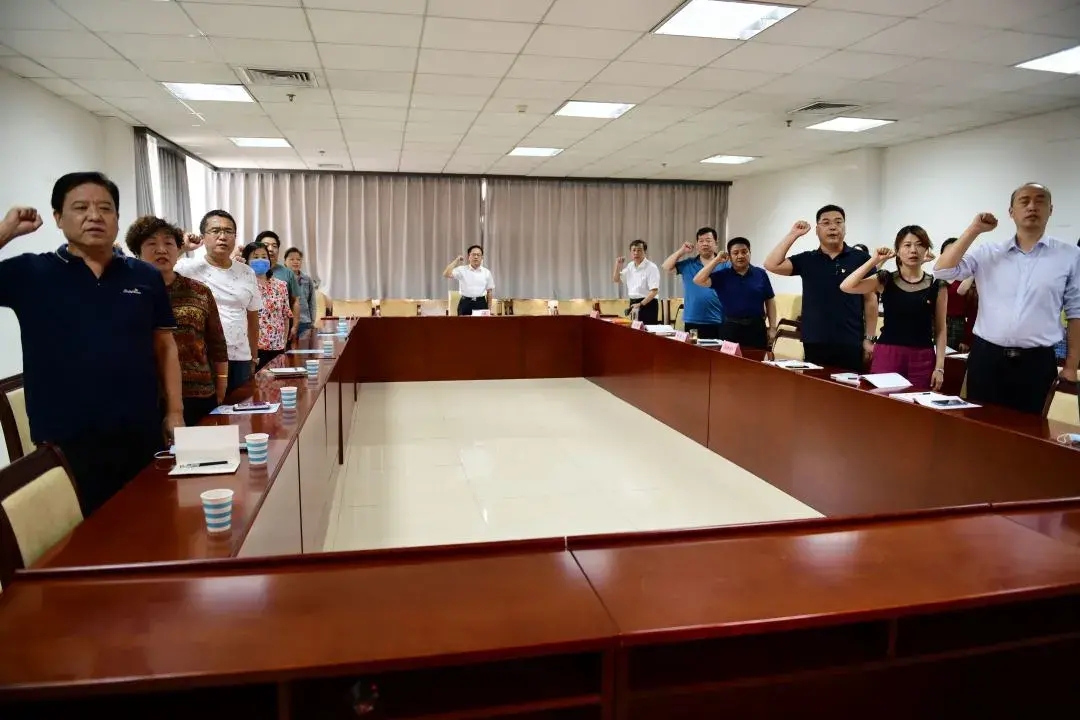 德州市住房公积金管理中心与“双报到”新城社区联合开展主题党日